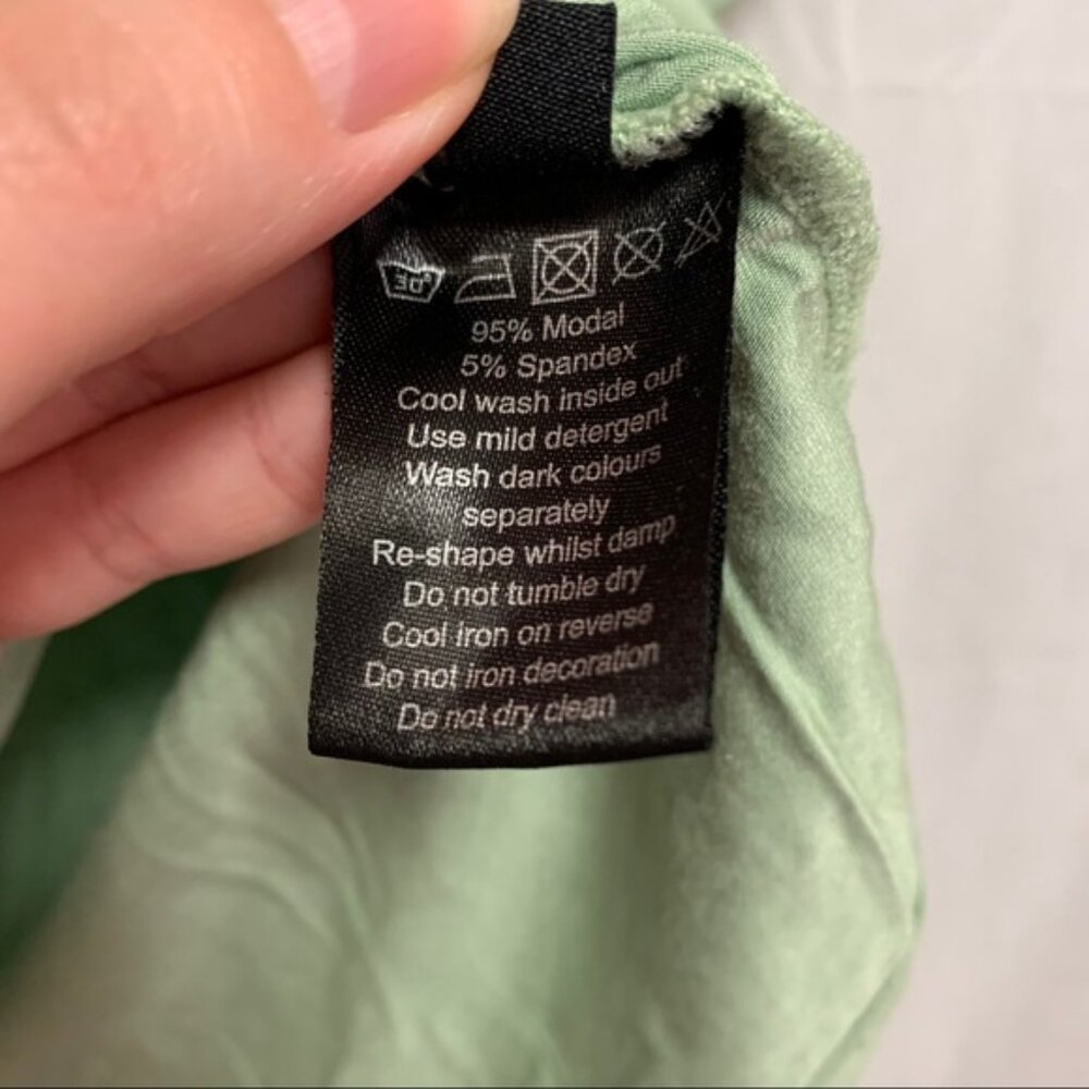 Balance Athletica The Venture Tee in “Vine” Green Medium - Picture 6 of 7